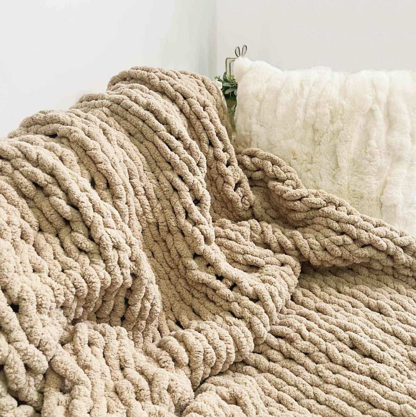 Chunky Knit Chenille Throw Blanket, 40" x 40"